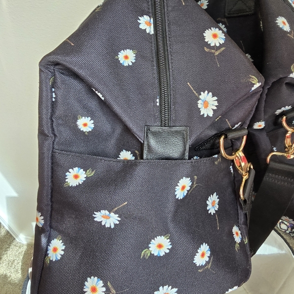 Alice + Olivia Daisy Duffle Bag - Picture 4 of 9
